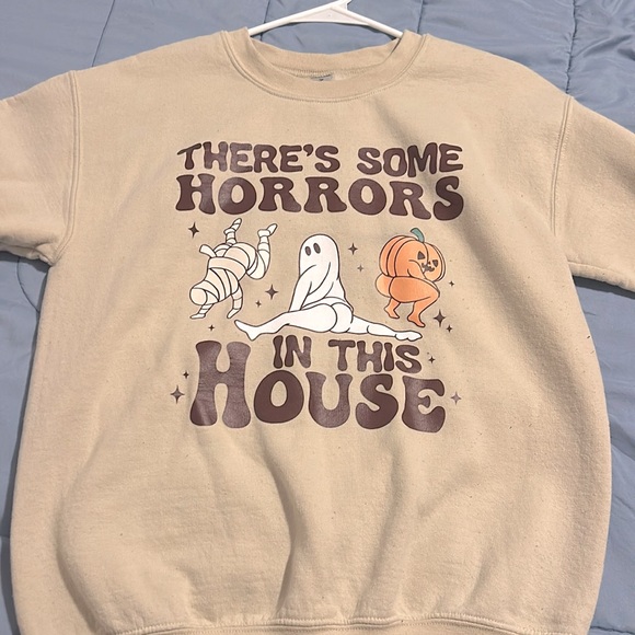 October is right around the corner ladies!! Fall crew neck🎃 - Picture 1 of 1